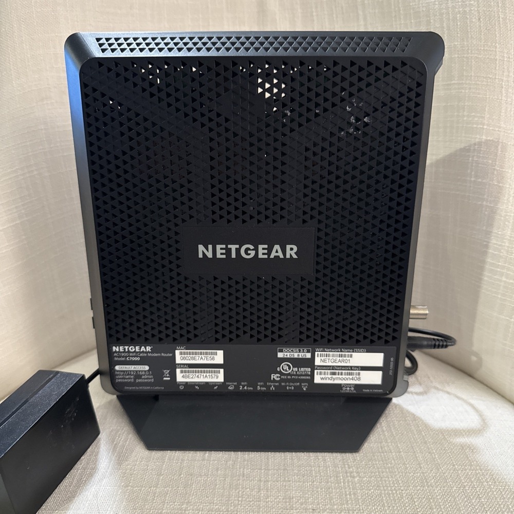 NETGEAR-C7000 - AC1900 Dual-Band Gigabit Cable Modem Wi-Fi Router - Picture 3 of 7